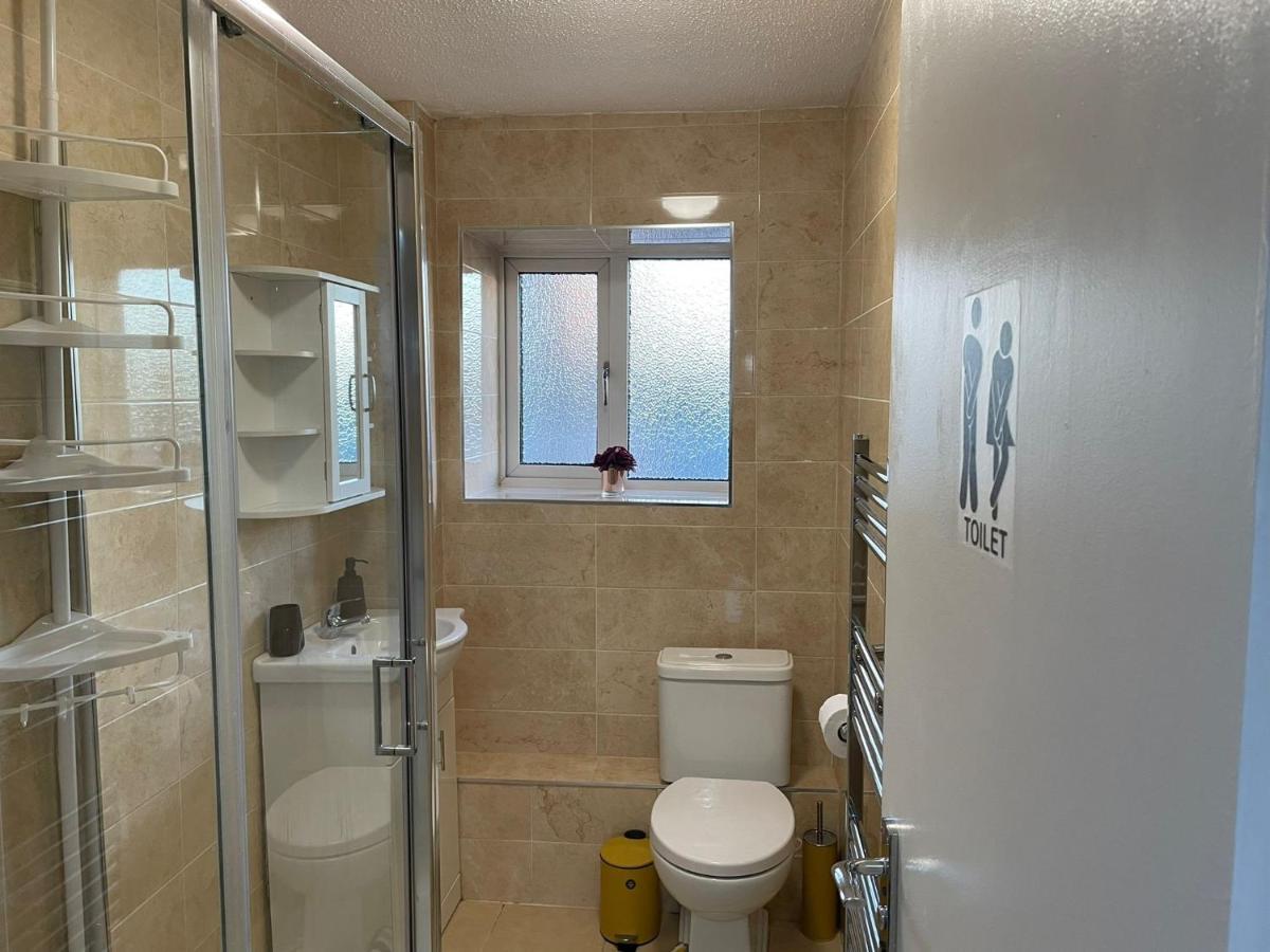 Nnk Air Bnb Enfield Bagian luar foto
