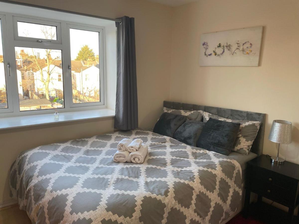 Nnk Air Bnb Enfield Bagian luar foto