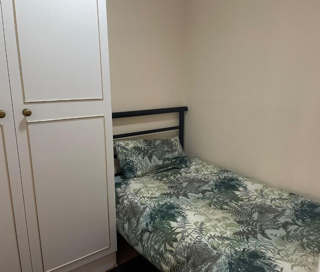 Nnk Air Bnb Enfield Bagian luar foto