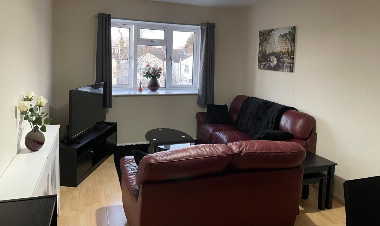 Nnk Air Bnb Enfield Bagian luar foto