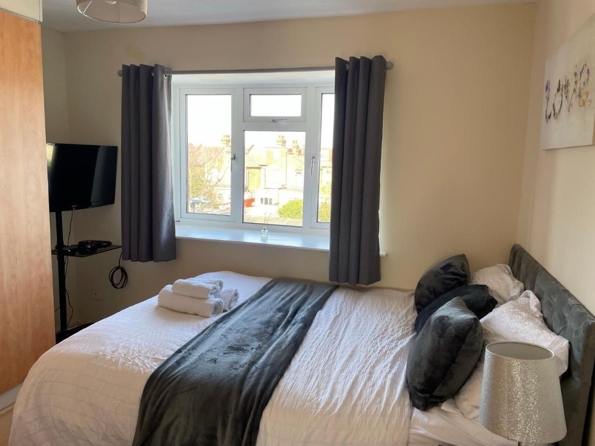 Nnk Air Bnb Enfield Bagian luar foto